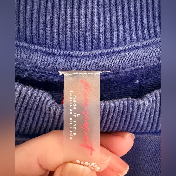 Free People Movement Oversized Graphic Sweatshirt with pockets! Sz L - Picture 3 of 5
